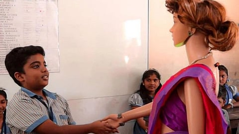 இந்தியாவின் முதல் ஏஐ ஆசிரியை ‘ஐரிஸ்’: கேரள மாநில பள்ளி வரலாற்று சாதனை