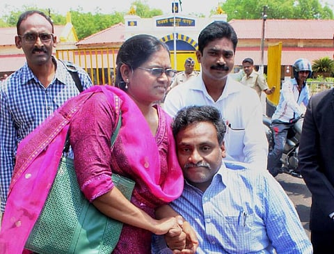 மனைவி வசந்தகுமாரியுடன் ஜி.என்.சாய்பாபா