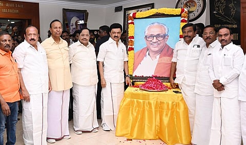 திமுக முன்னாள் பொதுச் செயலாளர் மறைந்த க.அன்பழகனின் 4-ம் ஆண்டு நினைவுநாள் அண்ணா அறிவாலயத்தில் நேற்று அனுசரிக்கப்பட்டது. அவரது உருவப்படத்துக்கு திமுக தலைவர் மு.க.ஸ்டாலின் மலர் தூவி அஞ்சலி செலுத்தினார். பொதுச் செயலாளர் துரை முருகன், பொருளாளர் டி.ஆர்.பாலு எம்.பி. உள்ளிட்ட நிர்வாகிகள் உடனிருந்தனர்.