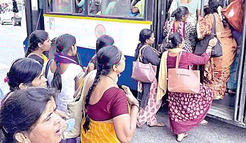 பெண்களின் சமூக மாற்றம்: அன்றைய பதற்றமும் இன்றைய இயல்பும்