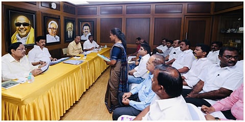 மக்களவைத் தேர்தலில் திமுக சார்பில் போட்டியிட விருப்பமனு அளித்தவர்களிடம் அக்கட்சியின் தலைவரும், முதல்வருமான மு.க.ஸ்டாலின் நேர்காணல் நடத்தினார்