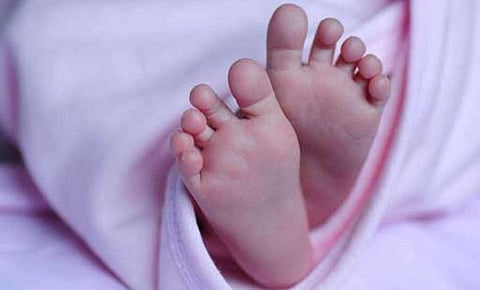 திருவல்லிக்கேணியில் பிறந்து சில நிமிடங்களிலேயே குப்பைத் தொட்டி அருகே வீசப்பட்ட குழந்தை