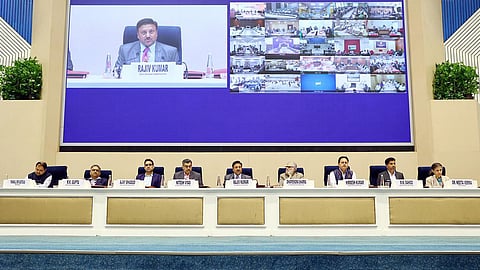 மக்களவை தேர்தலுக்கு வெளிமாநில பார்வையாளர்களாக செல்லும் அதிகாரிகளுக்கு தலைமை தேர்தல் ஆணையர் அறிவுரை