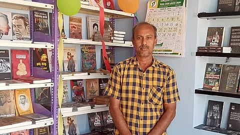 புதிதாக தொடங்கியுள்ள காரா பதிப்பகத்தில் ரவிச்சந்திரன்.