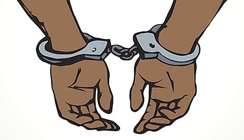 சுற்றுலா விசாவில் சென்று இலங்கையில் பணிபுரிந்த 21 இந்திய இளைஞர்கள் கைது