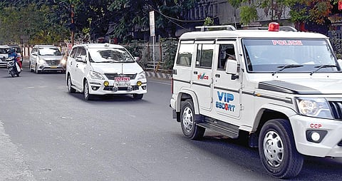 பிரதமர் வருகையையொட்டி, கோவையில் நேற்று வாகனப் பேரணி ஒத்திகையில் ஈடுபட்ட காவல் துறையினர்.படம்: ஜெ.மனோகரன்