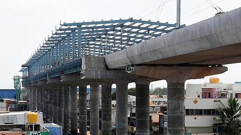 மெட்ரோ ரயில் நிலைய கட்டுமான உறுதித்தன்மையை ஆய்வு செய்ய பயணிகள் கோரிக்கை