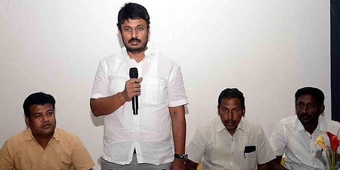 பறக்கும் படையினரால் பொதுமக்கள் அவதி: தேர்தல் ஆணைய நடவடிக்கைக்கு யுவராஜா வலியுறுத்தல்