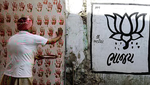 பாஜக பெற்ற ‘ப்ரீப் பெய்டு’, ‘போஸ்ட் பெய்டு’ லஞ்சம் எவ்வளவு? - காங்கிரஸ் பட்டியல்