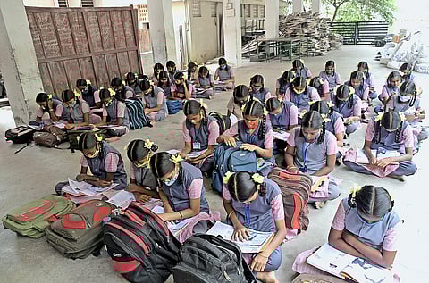 பொதுத் தேர்வு எழுதும் மாணவர்களுக்கான சலுகைகள்: மாவட்ட கல்வி அலுவலர்களே முடிவெடுக்கலாம்