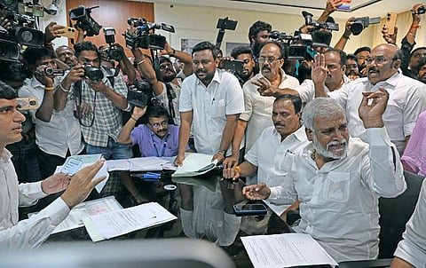 சென்னையில் விறுவிறுப்பாக நடைபெற்ற வேட்புமனு தாக்கல்: ஒரே நாளில் முக்கிய கட்சிகள் தாக்கல் செய்ததால் பரபரப்பு