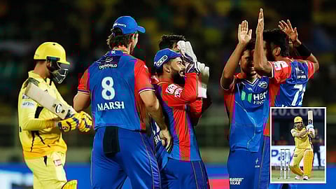 டெல்லி அணி வீரர்கள் | உள்படம்: தோனி