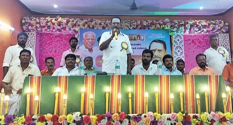 விழுப்புரத்தில் மண்பாண்டத் தொழிலாளர்கள் ஆலோசனைக் கூட்டம் நடைபெற்றது.