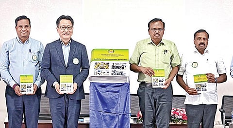 53-வது தேசிய பாதுகாப்பு தின நிகழ்ச்சியில் பாதுகாப்பு அதிகாரிகளுக்கான ‘ஆட்டோமொபைல் துறையில் பாதுகாப்பு’ எனும் கையேடு வெளியிடப்பட்டது.