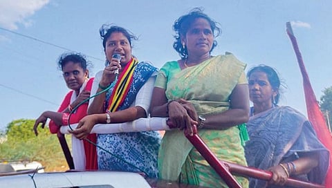 திருமாஞ்சோலையில் பிரச்சாரம் செய்த நாம் தமிழர் வேட்பாளர் எழிலரசி.