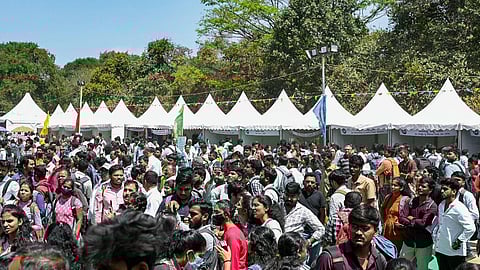 வேலைவாய்ப்பின்மை பிரச்சினை: அரசின் பொறுப்பு என்ன?