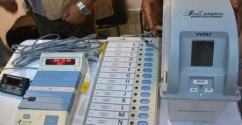 வாக்குப் பதிவு இயந்திர குறைபாடுகளைக் களைய உத்தரவிட கோரி திமுக வழக்கு