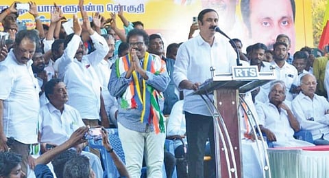 கடலூரில் பாமக வேட்பாளர் தங்கர்பச்சானை ஆதரித்து பேசிய கட்சியின் தலைவர் அன்புமணி ராமதாஸ்.