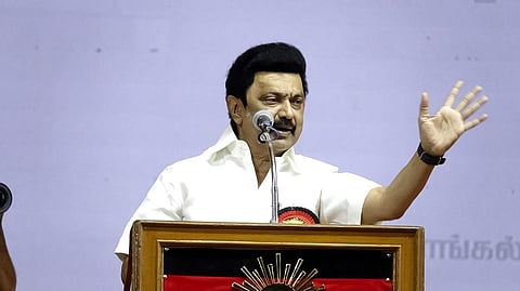 வேலூரில் நேற்று நடந்த பொதுக் கூட்டத்தில் பேசிய முதல்வர் ஸ்டாலின். படம்: வி.எம்.மணிநாதன்