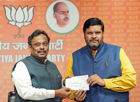 காங்கிரஸில் இருந்து விலகிய கவுரவ் வல்லப் பாஜகவில் ஐக்கியம்