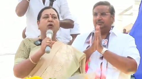 வட சென்னை தொகுதி அதிமுக வேட்பாளரை ஆதரித்து தேமுதிக பொதுச் செயலாளர் பிரேமலதா விஜயகாந்த் பிரச்சாரம் மேற்கொண்டார்.