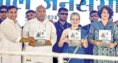 “நாட்டைவிட தன்னை உயர்ந்தவராக கருதுகிறார் மோடி” - சோனியா காந்தி குற்றச்சாட்டு