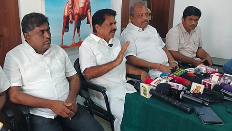 நாமக்கல்லில் நடைபெற்ற செய்தியாளர் சந்திப்பின்போது ஈஸ்வரன் பேசினார்.