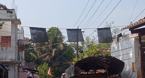 குடியிருப்புகளுக்கு பட்டா கோரி திருநாகேஸ்வரத்தில் தேர்தல் புறக்கணிப்பு போராட்டம்