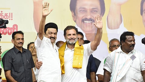 கோவையில் நடந்த இண்டியா கூட்டணியின் பொதுக்கூட்டத்தில் முதல்வர் ஸ்டாலின், காங்கிரஸ் எம்.பி.ராகுல்காந்தி | படம்:ஜெ.மனோகரன்.