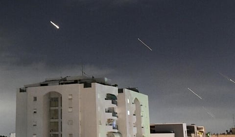 இஸ்ரேல் மீது தாக்குதலை தொடங்கியது ஈரான்: ஏவுகணைகள், டிரோன்கள் ஏவப்பட்டதாக தகவல்