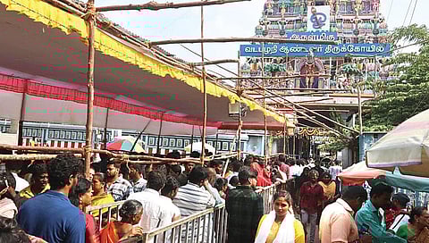 தமிழ் புத்தாண்டை முன்னிட்டு சென்னை வடபழனி ஆண்டவர் கோயிலில் நேற்று திரண்ட பக்தர்கள்.
| படங்கள்: எஸ்.சத்தியசீலன் |