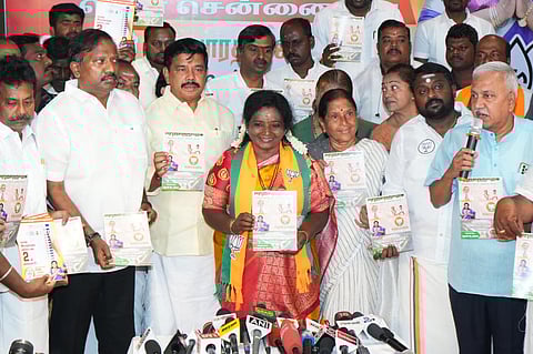 மோடி உணவகம் முதல் கல்விப் பணிக்கு எம்.பி ஊதியம் வரை: தென் சென்னைக்கு தமிழிசையின் வாக்குறுதிகள்