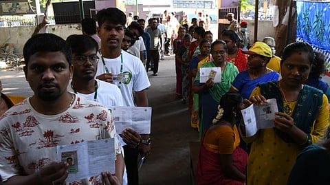 காலை 9 மணி நிலவரம்: தமிழகத்தில் 12.55 சதவீதம் வாக்குப்பதிவு - மத்திய சென்னையில் மந்தம்