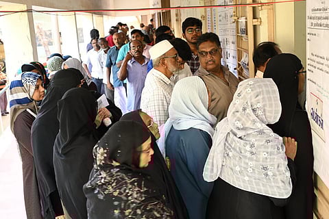 தமிழகத்தில் பல இடங்களில் தாமதமாக தொடங்கிய வாக்குப்பதிவு