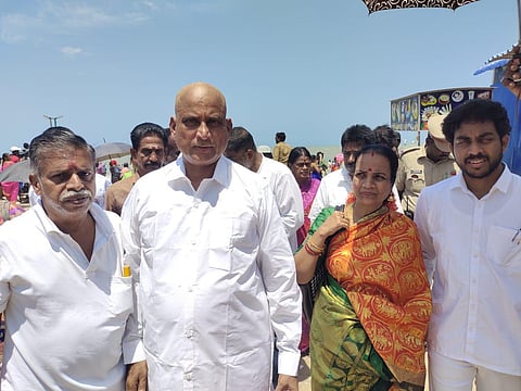 வேண்டுதல் நிறைவேறியதால் மொட்டை போட்டுக் கொண்ட பாஜக எம்எல்ஏ ஜான்குமார் @ புதுச்சேரி