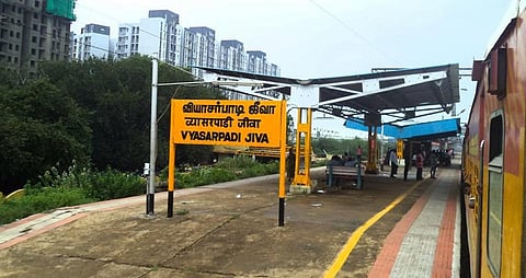 என்கவுன்ட்டரில் கொல்லப்பட்ட பிரபல ரவுடி வெள்ளை ரவியின் மகன் மீது கடுமையான தாக்குதல்