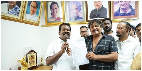 தமிழ்நாடு காங்கிரஸ் கமிட்டி தலைவர் செல்வப்பெருந்தகையை நடிகர் மன்சூர் அலிகான் சந்தித்து கட்சியில் சேர விருப்பம் தெரிவித்து கடிதம் அளித்தார்.