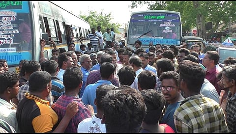 மது போதையில் நடத்துநரை தாக்கிய இளைஞர் - போக்குவரத்து ஊழியர்கள் போராட்டம் @ விருத்தாச்சலம்