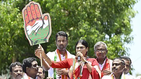 தலைநகரம் இல்லாத ஆந்திரா: ஓய்.எஸ்.ஷர்மிளா தாக்கு