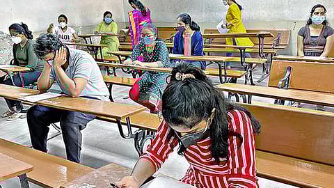 நீட் தேர்வை எதிர்கொள்ள 128 மையங்களில் தீவிர பயிற்சி