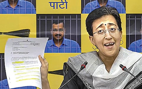 டெல்லி அமைச்சர் ஆதிஷி நேற்று பேட்டி அளித்தார். படம்: பிடிஐ