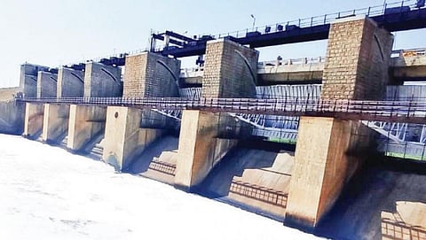 புதிதாக ஷட்டர் பொருத்தப்பட்ட ஓசூர் கெலவரப்பள்ளி அணை மதகு பகுதி.