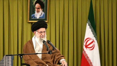 ஹமாஸ் - இஸ்ரேல் போர் தீவிரம்: அமெரிக்கா, இங்கிலாந்து மீது ஈரான் பொருளாதாரத் தடை