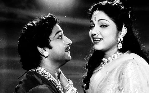 பாட்டுக்கு மெட்டா மெட்டுக்குப் பாட்டா? - மீட்டருக்குள் நிற்காத பாரதிதாசன் பாடல்!