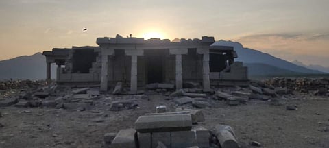 வெளியில் தெரியும் டணாய்க்கன் கோட்டை