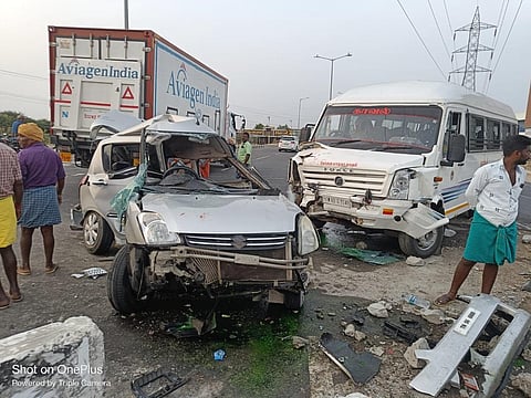 விபத்துக்குள்ளான கார்