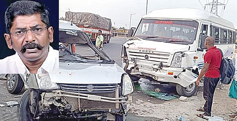 திருப்பூர் மாவட்டம் தாராபுரத்தில் சவுக்கு சங்கரை அழைத்து வந்த போலீஸாரின் வேனும், காரும் மோதிக் கொண்டதில் சேதமடைந்த வாகனங்கள். (உள்படம்) சவுக்கு சங்கர்.