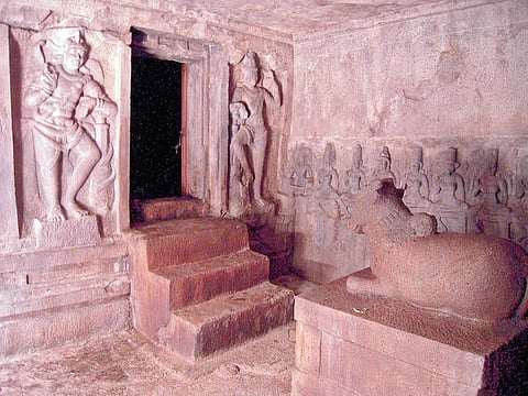 பார்வையிழப்பின் மூவருலா