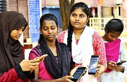 பிளஸ் 2 தேர்வில் வெற்றிபெற்ற மாணவர்களுக்கு ஆளுநர், முதல்வர், தலைவர்கள் வாழ்த்து