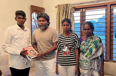 பா.ரஞ்சித்துடன் சின்னதுரை மற்றும் அவரது குடும்பத்தினர்.